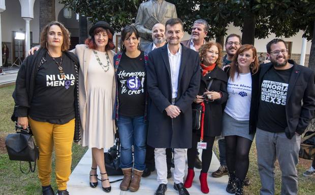 Diputados de Adelante Andalucía, con Teresa Rodríguez y Antonio Maíllo en el centro. 