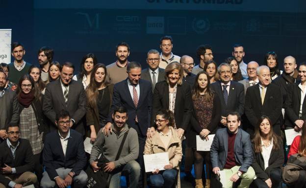 Acto de entrega de diplomas a los jóvenes contratados en la primera edición del plan de empleo. 