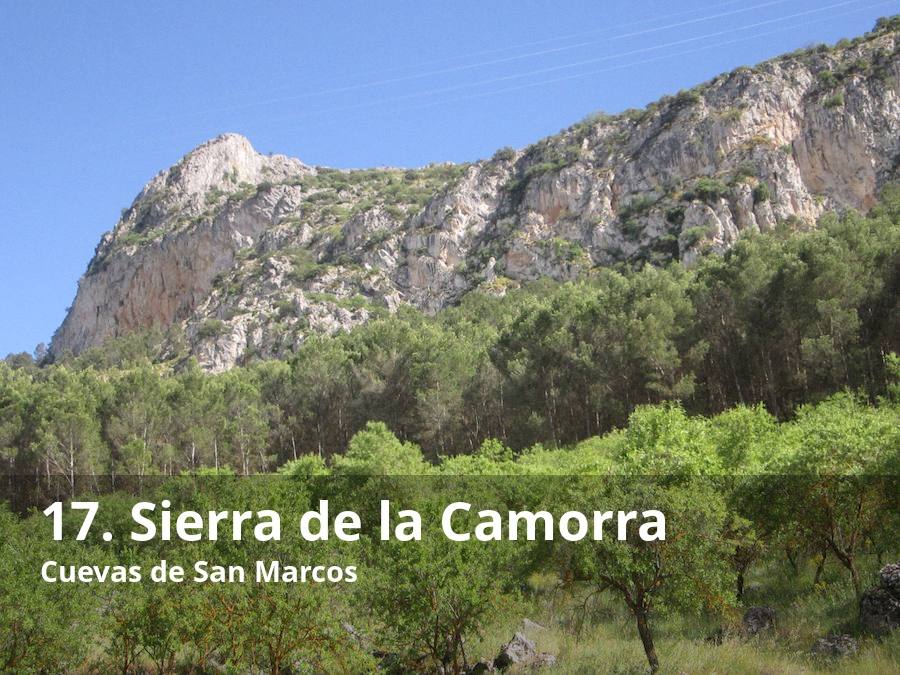 Entre el pantano de Iznájar y el pueblo de Cuevas de San Marcos, se encuentra la Falla de la Sierra del Camorro, una formación caliza declarada como monumento natural de Andalucía por su valor geológico. Entre un mar de olivos emerge este macizo kárstico que supera los 900 metros de altitud sobre el nivel del mar. Sus espectaculares cortantes verticales tienen su origen en el Jurásico. En este enclave, se encuentra precisamente la cueva de Belda, una de las grutas más interesantes del país, que actualmente no está abierta al público debido a la presencia de una amplia colonia protegida de murciélagos. En la zona alta de la falla se encuentran los restos de lo que fue la ciudad medieval de Belda. Lee el reportaje completo  aquí