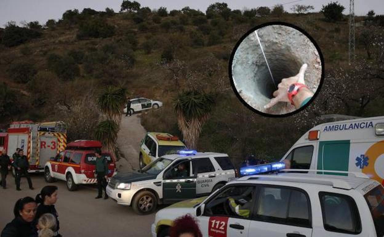 Efectivos en el lugar de los hechos. Arriba, el lugar por el que se ha caído el pequeño.