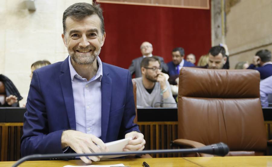 El portavoz de Adelante Andalucía , Antonio Maíllo, en el Parlamento andaluz 