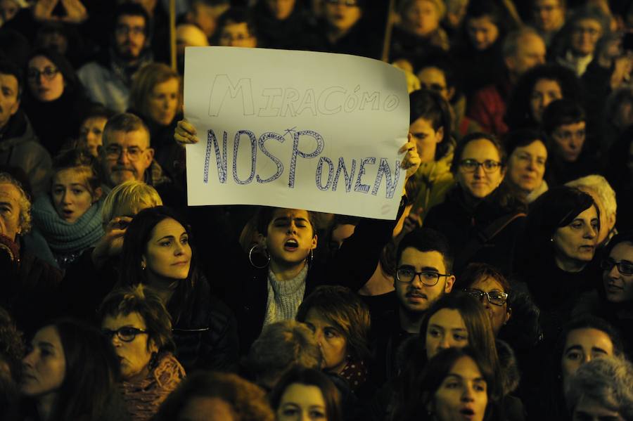 Las feministas lanzaron este martes una amplia movilización en toda España en contra del partido ultraderechista Vox, que causó indignación al denunciar la ley de violencia de género, hasta ahora apoyada de forma unánime por la clase política.