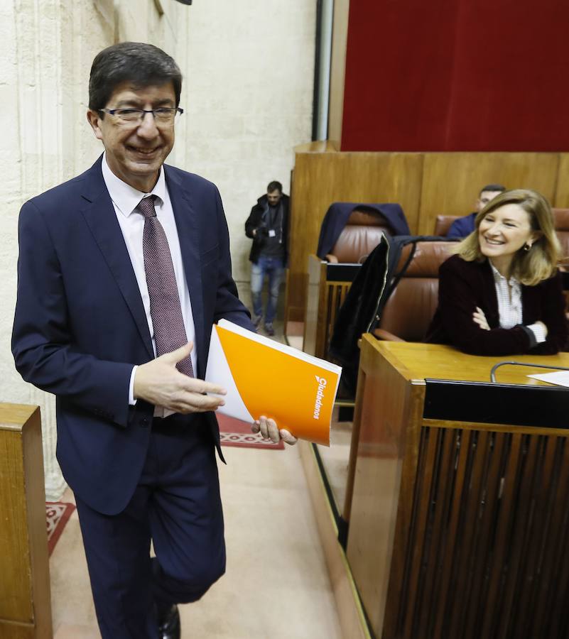 Juan Marín (Ciudadanos), listo para su intervención.