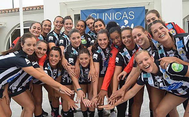 El equipo, a falta de Isaura, en la puesta de largo del incio de esta temporada. 