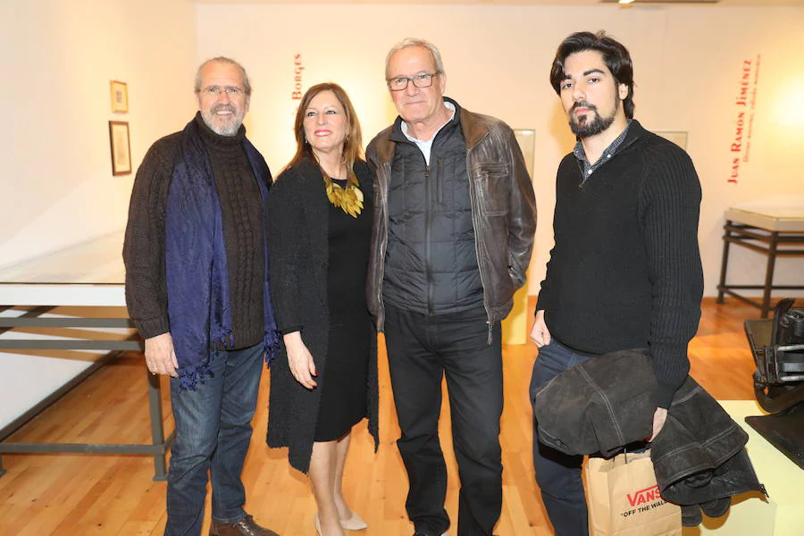 Miguel Gómez, María Jesús Bernet, Paco Negre y Daniel Díaz en el estreno de 'La palabra pintada' en el MVA .