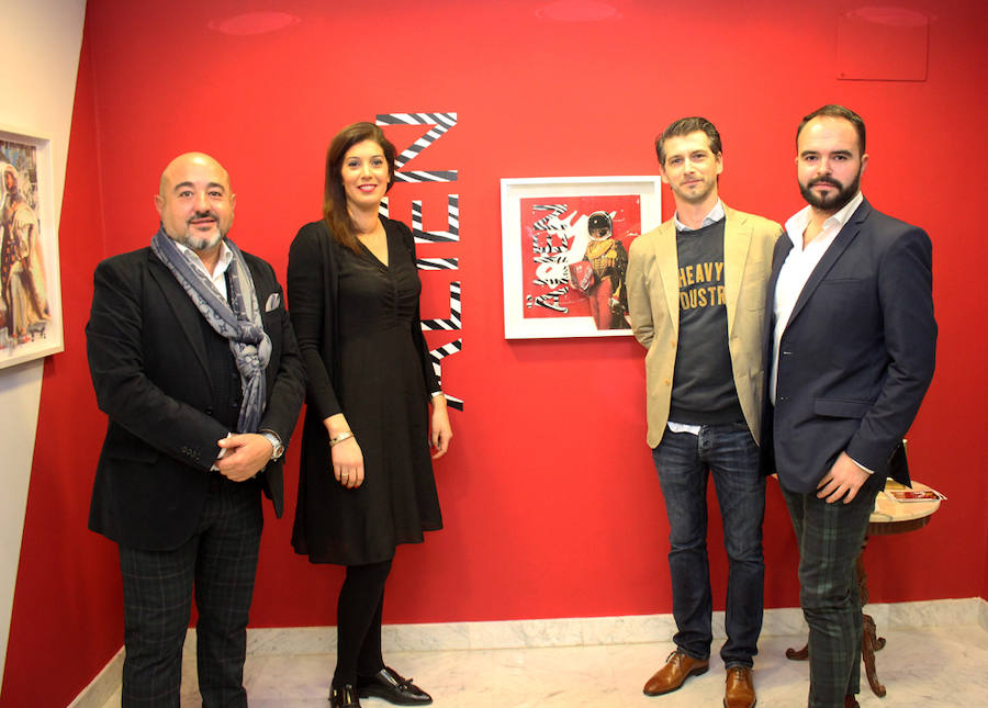 El restaurante Mosaico acoge la inauguración del artista francés Antonie Dureau. En la foto, Fernando Carmona, Nezha Laich, Antoine Dureau y Vicente Jabalquinto.
