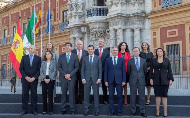 Foto de familia tras la toma de posesión.