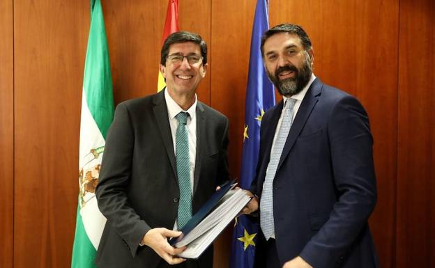 Fernández entrega la cartera de Turismo a Marín. 