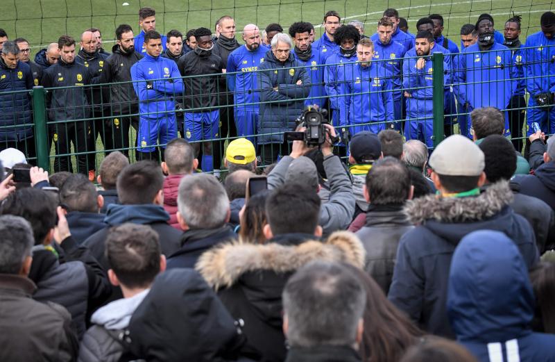 Ocurrió sobrevolando el Canal de la Mancha, cuando iba hacia Cardiff, su nuevo destino, tras despedirse en Nantes de sus hasta entonces compañeros. Los aficionados de ambos equipos manifiestan su pesar en los dos estadios