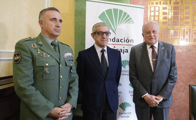 Marcos Llago, Braulio Medel y Francisco Fernández, en la presentación de las bases del premio. 