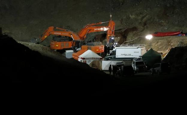 Excavación. Los mineros de rescate contaron con las microvoladuras del GREAS de la Guardia Civil. 