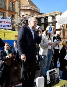 Imagen secundaria 2 - Cientos de personas se concentran en Málaga contra Maduro