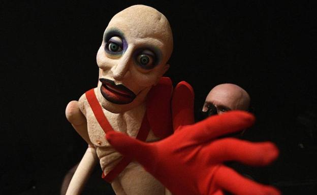 Ángel Calvente con Estío, el protagonista de 'Espejismo'. 