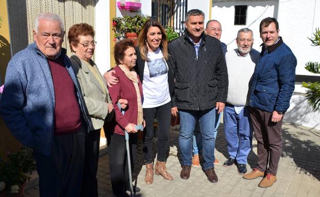 Susana Díaz, en su visita a Almáchar este domingo.