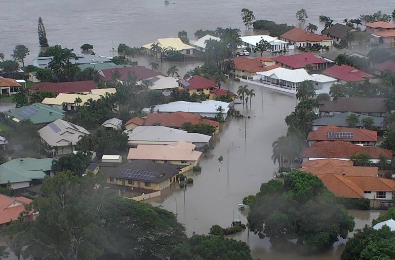 Las fotografías de una inundación en la ciudad australiana de Townsville, donde el agua ha llegado hasta las casas y colegios, ha llevado cocodrilos a las calles y ha obligado a desplegar el ejército 