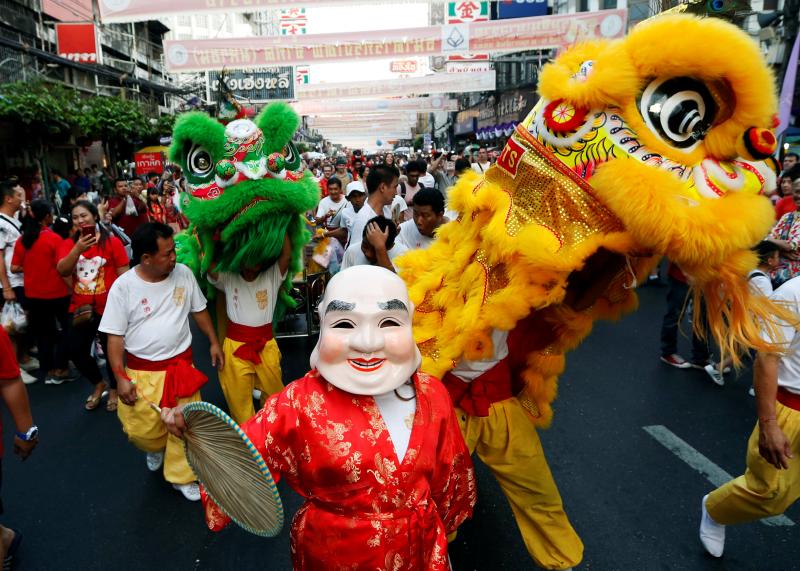 Las celebraciones y pasacalles inundaron las calles de diversos lugares de Asia, como Birmania, Tailandia o la misma China