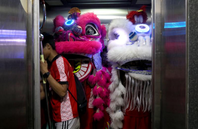 Las celebraciones y pasacalles inundaron las calles de diversos lugares de Asia, como Birmania, Tailandia o la misma China