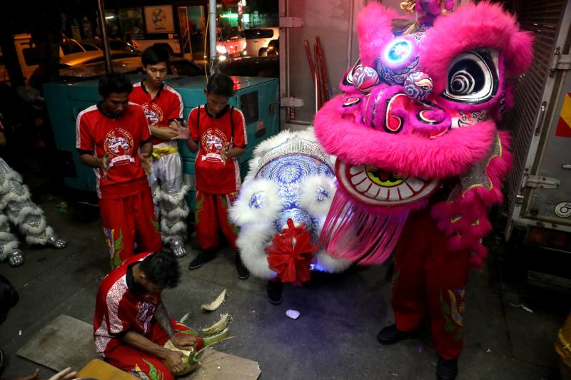 Las celebraciones y pasacalles inundaron las calles de diversos lugares de Asia, como Birmania, Tailandia o la misma China