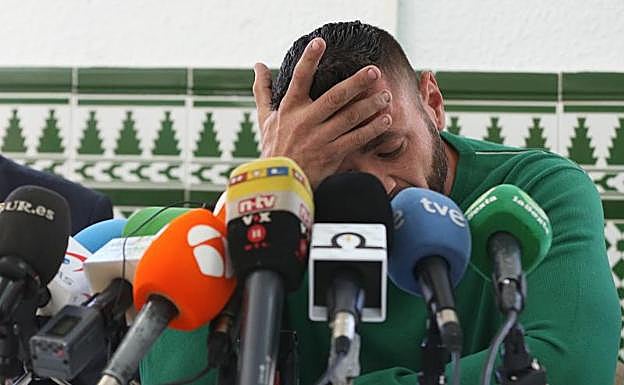 David Serrano, propietario de la finca, durante la rueda de prensa. 
