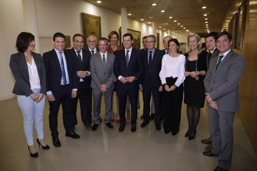 Moreno, junto a Salado, y los diputados del grupo popular en la Diputación.