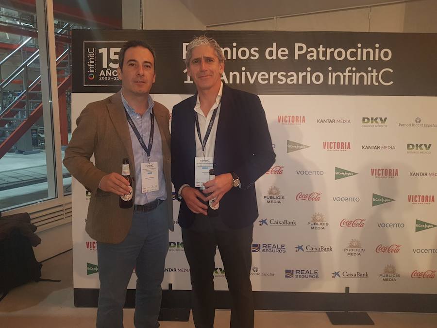 InfinitC crea sus Premios Patrocinio 15 Aniversario y los entrega en la Fábrica Victoria. En la foto, Alfredo Jiménez y Carlos Álvarez. 