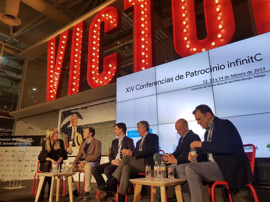 InfinitC crea sus Premios Patrocinio 15 Aniversario y los entrega en la Fábrica Victoria. En la foto, los ponentes de la mesa redonda celebrada en la tarde de ayer.