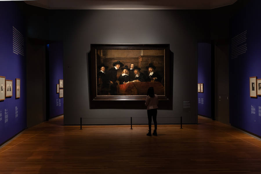 Holanda celebra el genio rebelde de Rembrandt. El Rijksmusem muestra completa su fabulosa colección del innovador y herético 'maestro de la luz' junto a otros museos del país.