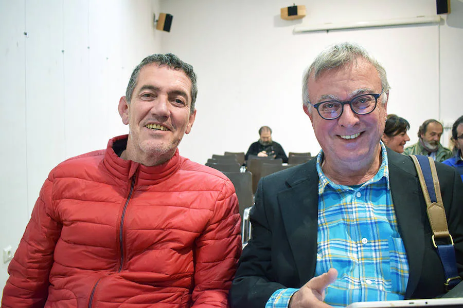 Darío Cano y José María Prieto durante la cita mensual con la cultura en el Museo del Vino.