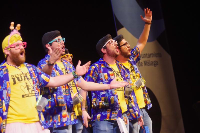 Murga 'No tendríamos que haber salido', en la primera noche de semifinales.