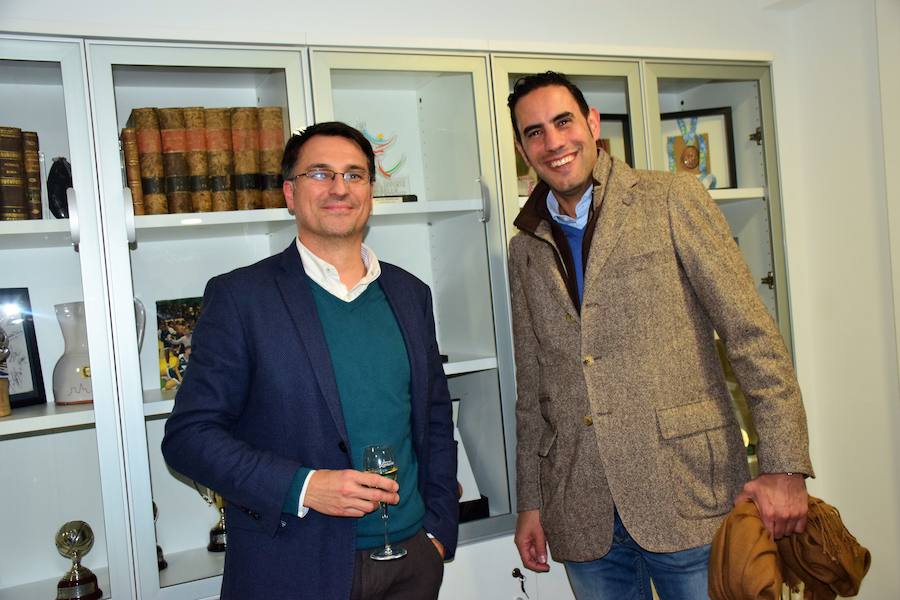 La Clínica Salas & Sánchez Yagüe celebra su inauguración con una fiesta apadrinada por Sergio Scariolo. En la foto, John Lees y Javier Portales.