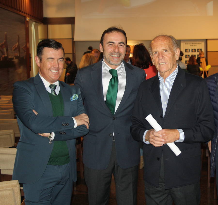 El Club Mediterráneo colabora en Dragon Boat. En la foto, Manuel Calero, Andrés Olivares y Eduardo Cestino.