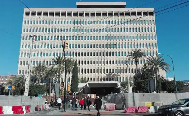 El edificio de la Delegación de Hacienda fue levantado a finales de los años 70. 