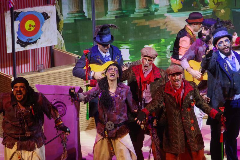 Comparsa 'El péndulo'' durante la segunda semifinal del concurso del Carnaval de Málaga.