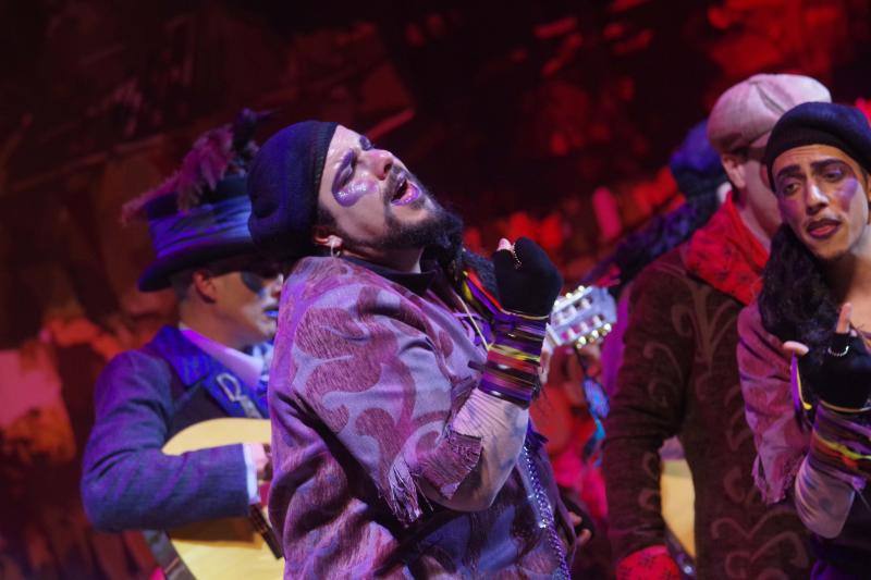 Comparsa 'El péndulo'' durante la segunda semifinal del concurso del Carnaval de Málaga.