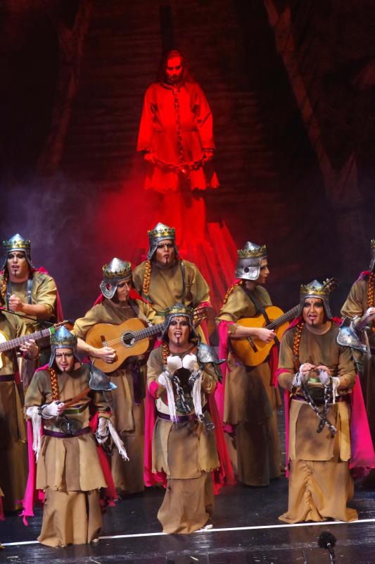 Comparsa 'En el nombre de la rosa' en la tercera semifinal del Carnaval de Málaga 2019.