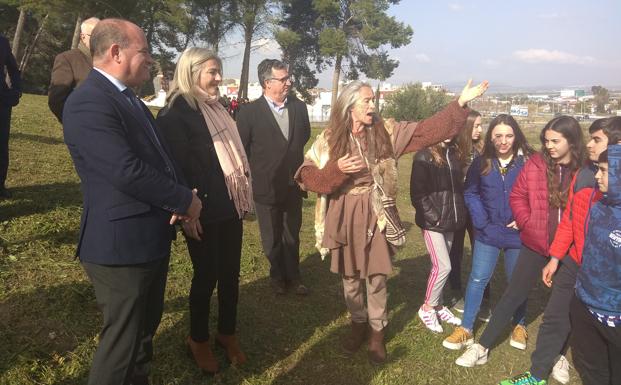 La consejera, durante su visita este miércoles a los Dólmenes de Antequera.