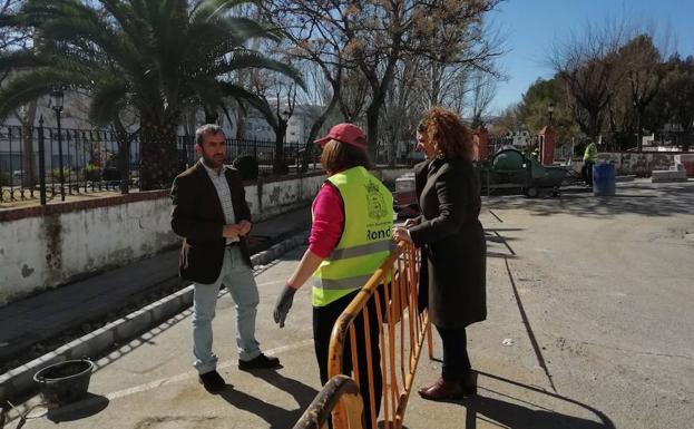 Valdenebro y Márquez visitando obras actuales con fondos del antiguo PER. 