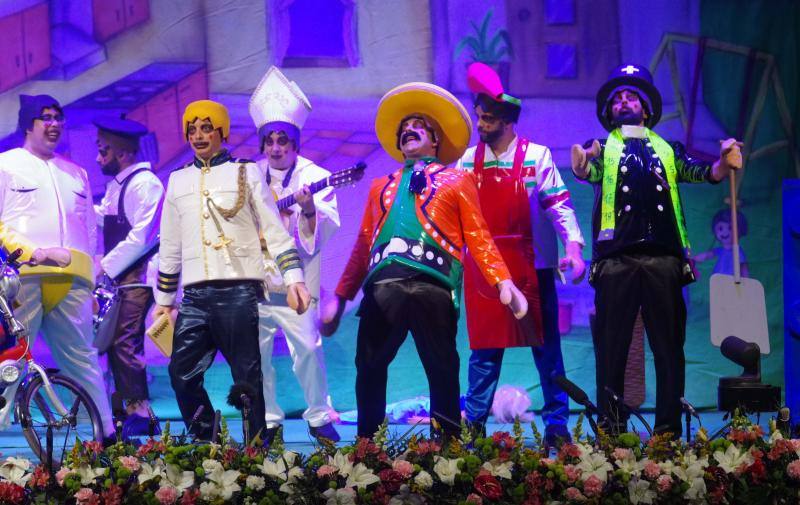 Murga 'Toy Tieso' en la cuarta semifinal del concurso de canto del Carnaval de Málaga 2019. 