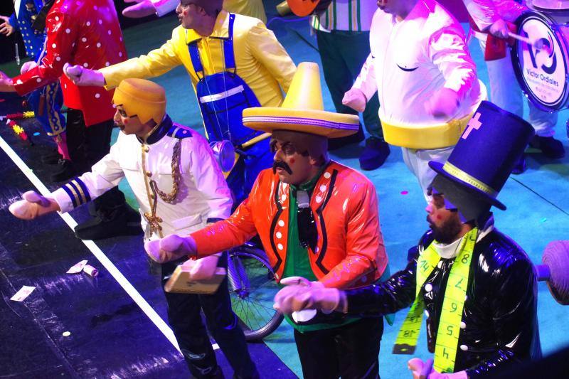 Murga 'Toy Tieso' en la cuarta semifinal del concurso de canto del Carnaval de Málaga 2019. 