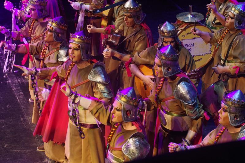 Cuarto premio en comparsa: 'En el nombre de la rosa'.