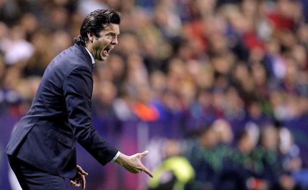 Santiago Solari, durante el cuentro de su equipo frente al Levante.