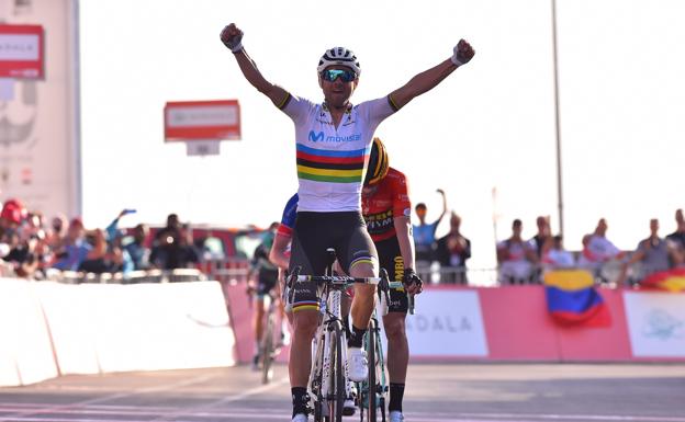 Alejandro Valverde celebra la victoria. 