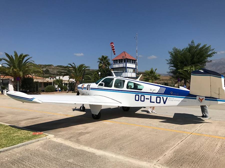 Imagen de una avioneta en el aeródromo. 