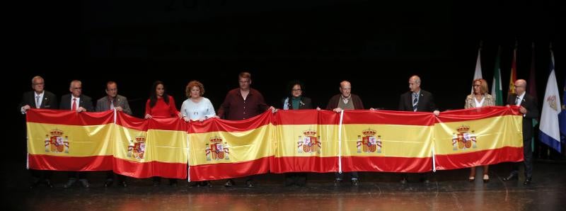 Actuaciones de pandas de verdiales y de copla española en el acto organizado por la Federación de Peñas La Alcazaba