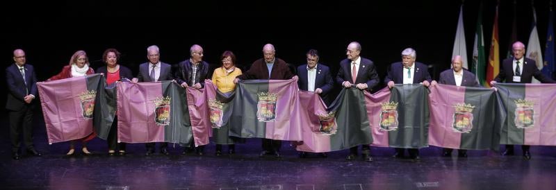 Actuaciones de pandas de verdiales y de copla española en el acto organizado por la Federación de Peñas La Alcazaba