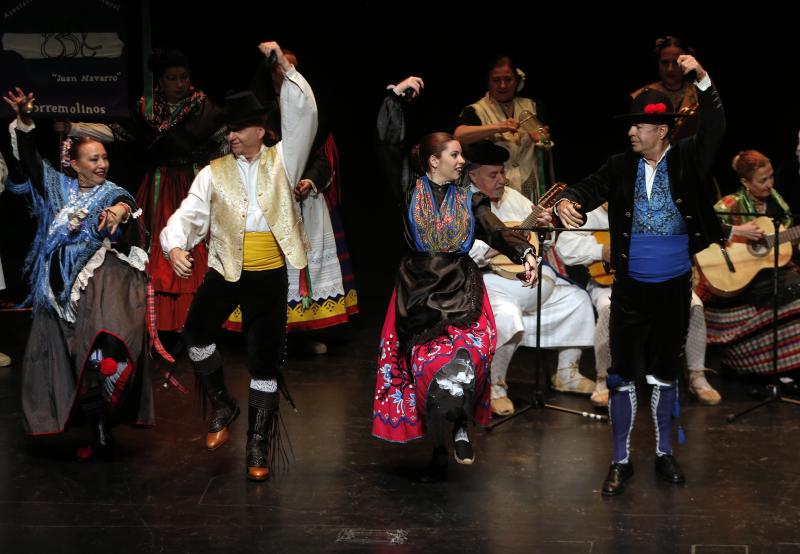 Actuaciones de pandas de verdiales y de copla española en el acto organizado por la Federación de Peñas La Alcazaba