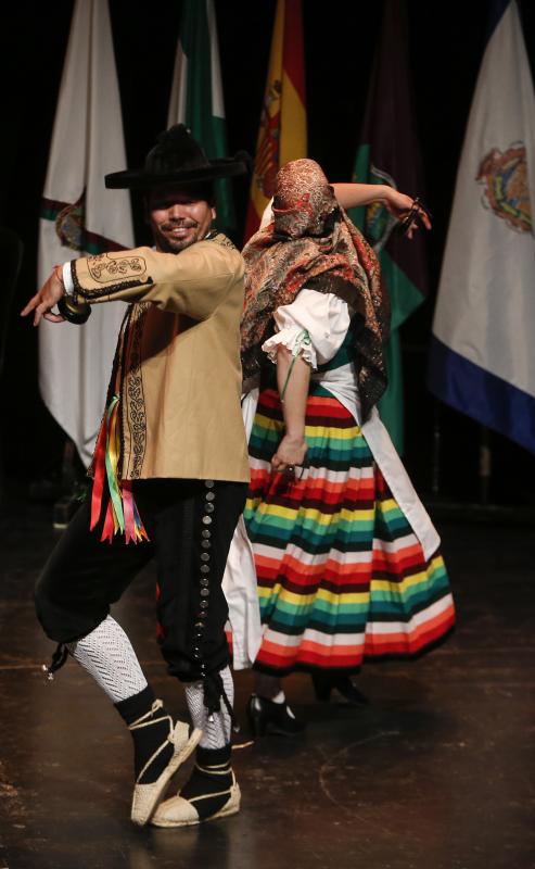 Actuaciones de pandas de verdiales y de copla española en el acto organizado por la Federación de Peñas La Alcazaba