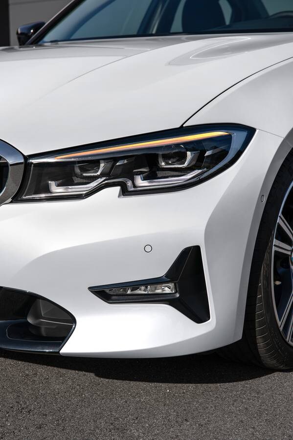 La nueva generación, y van siete, del BMW Serie ya está a la venta. Un modelo que crece en dimensiones y vuelve a poner el listón a gran altura en términos de dinámica de conducción, calidad e innovación.