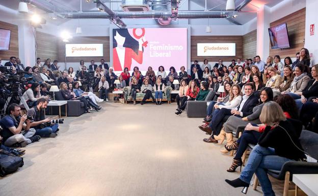 Varios miembros de Ciudadanos asisten al acto de presentación del decálogo de Feminismo Liberal del partido.