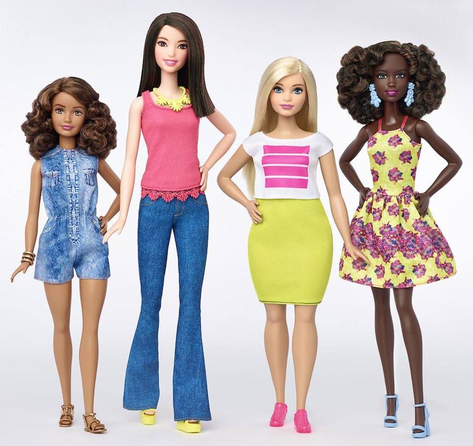 Las cuatro siluetas actuales de Barbie: petite, tall, curvy y original. 